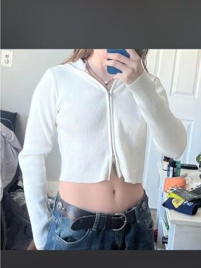 Brandy Melville White Ribbed Zip-Up Cropped Hoodie